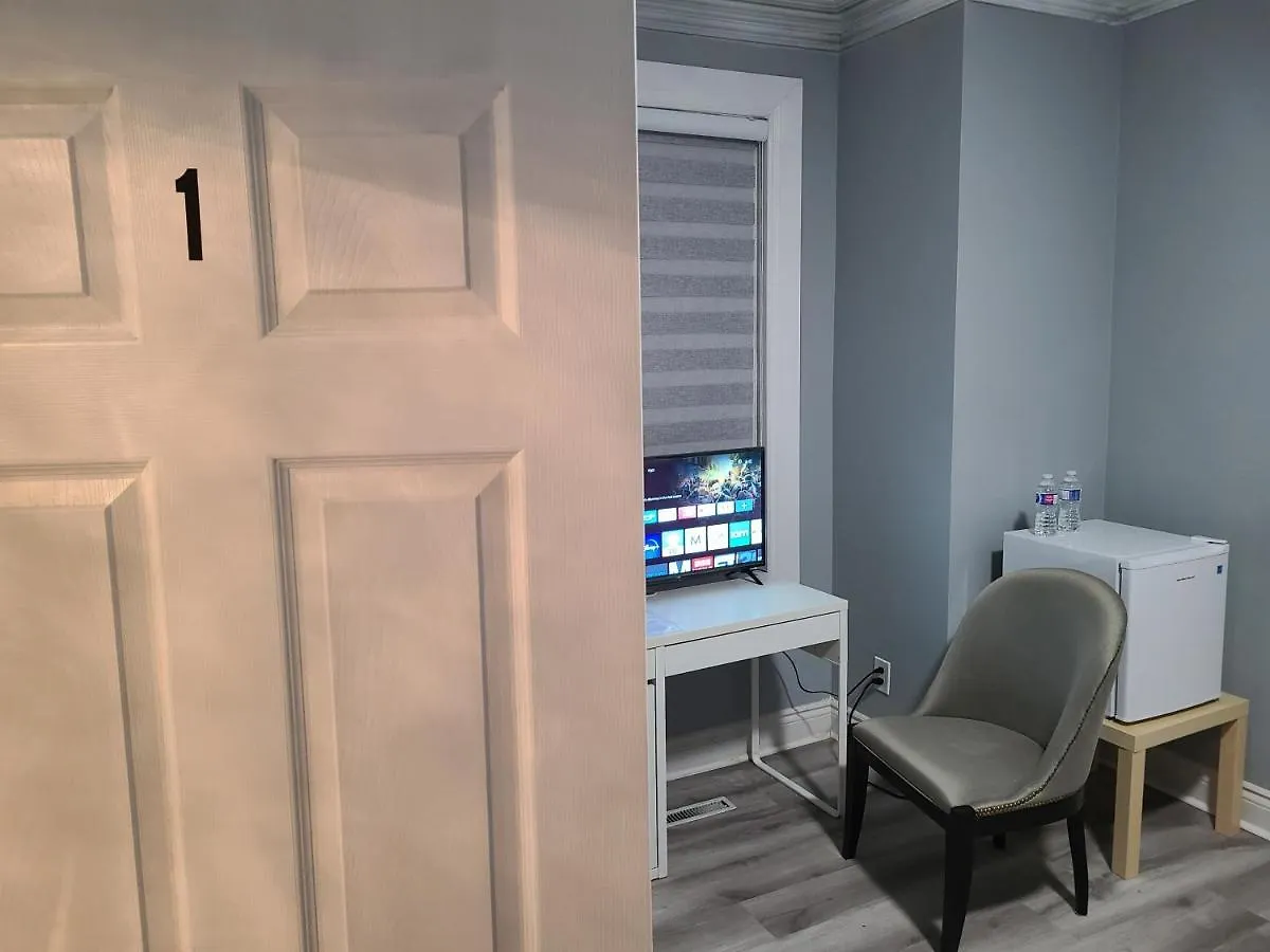 Downtown Ottawa Spacious Room Accommodation Bed & Breakfast