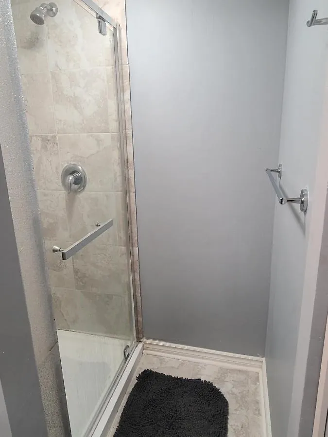 Downtown Ottawa Spacious Room Accommodation Bed & Breakfast