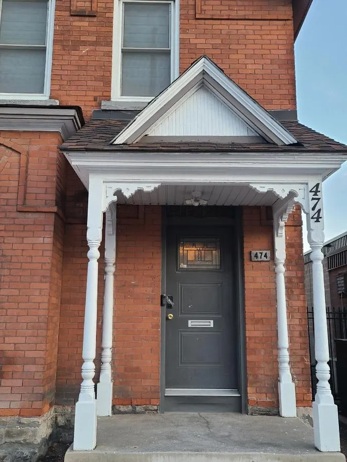 Downtown Ottawa Spacious Room Accommodation Bed & Breakfast