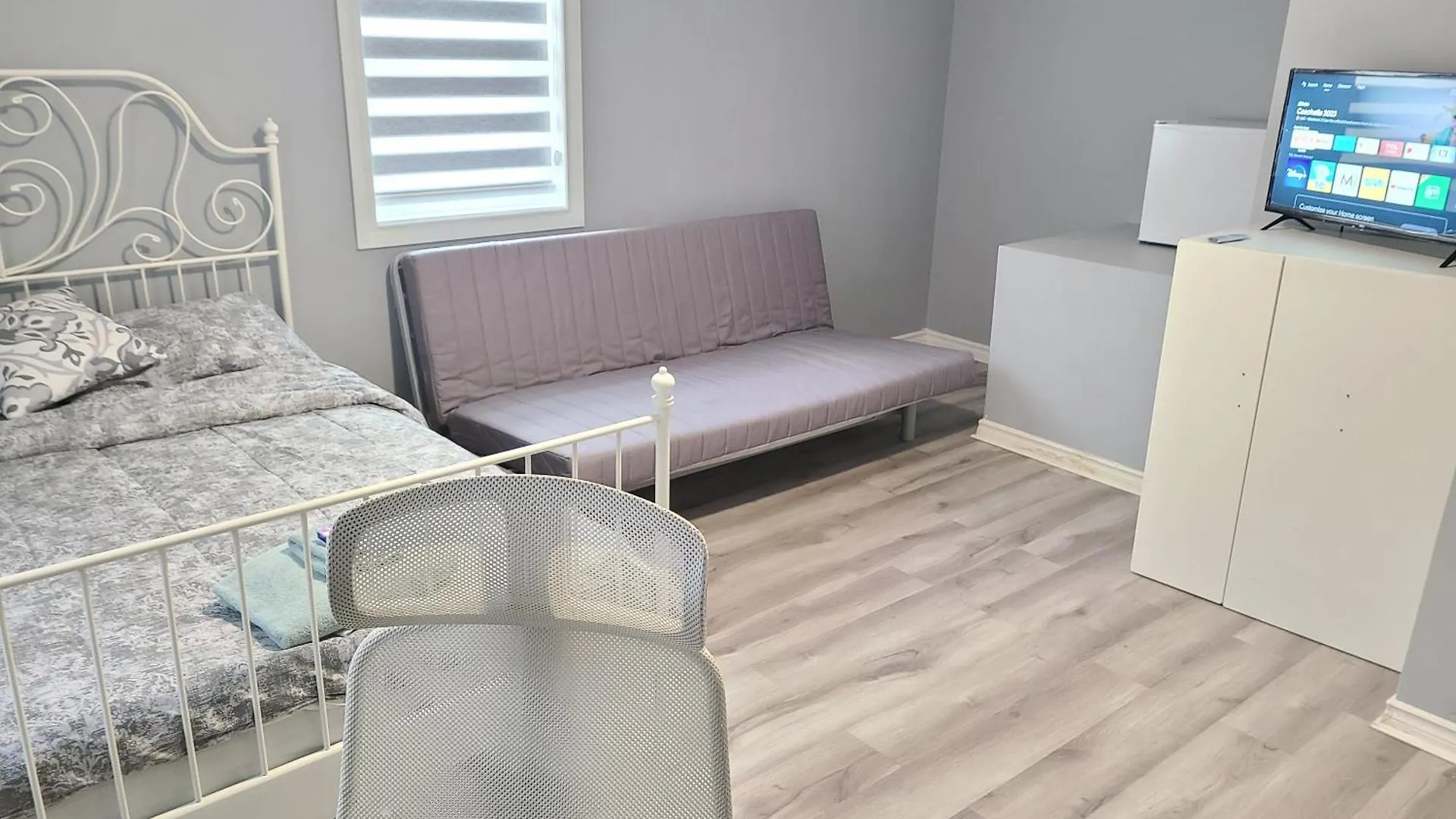 Downtown Ottawa Spacious Room Accommodation Bed & Breakfast