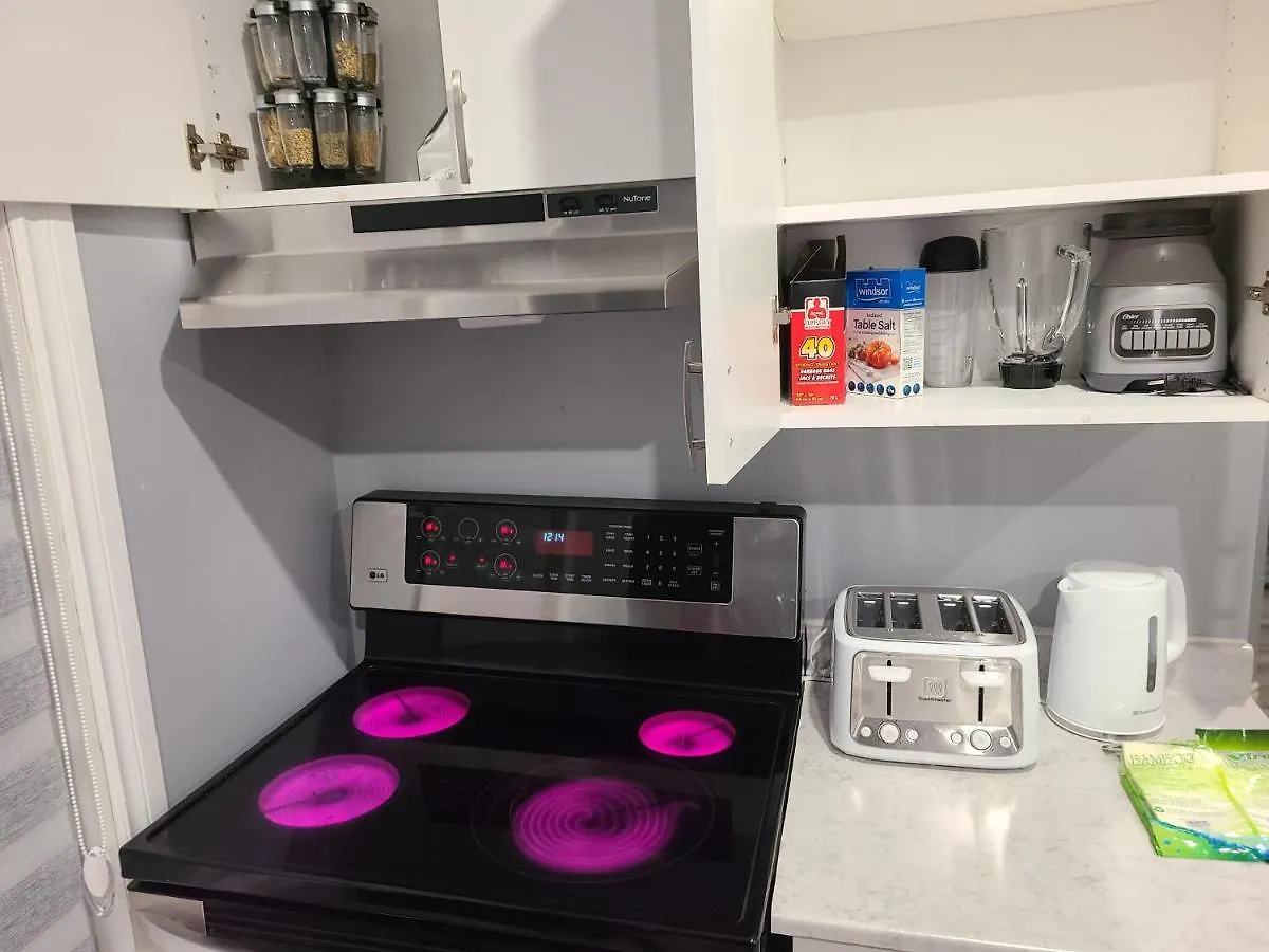 Downtown Ottawa Spacious Room Accommodation Bed & Breakfast