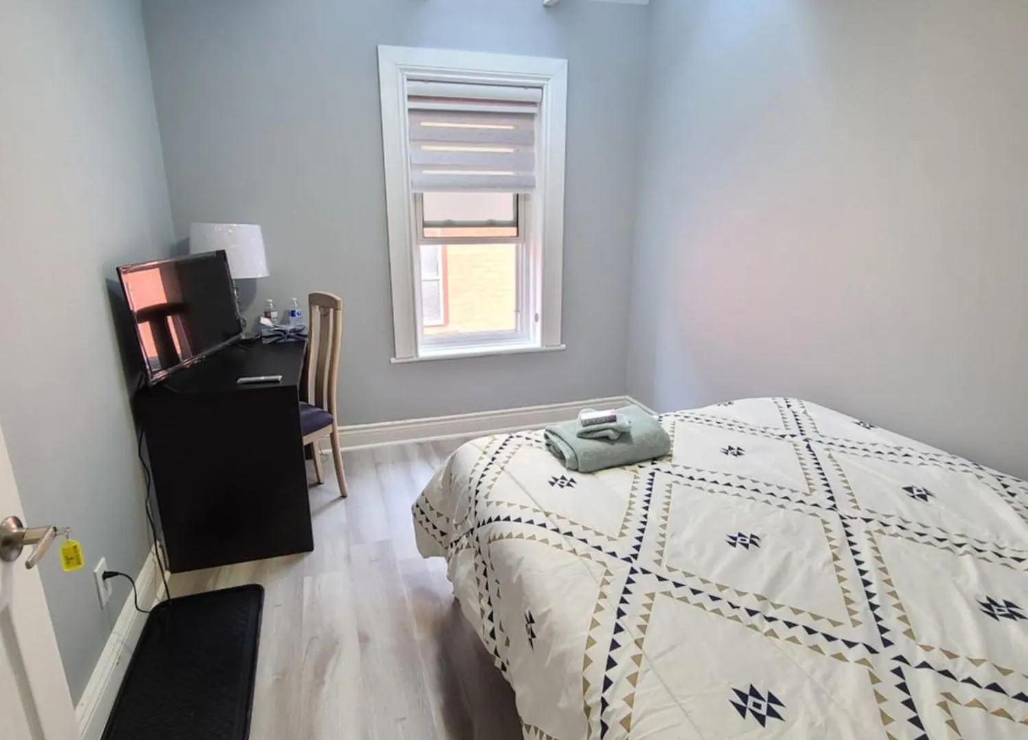 Downtown Ottawa Spacious Room Accommodation Bed & Breakfast