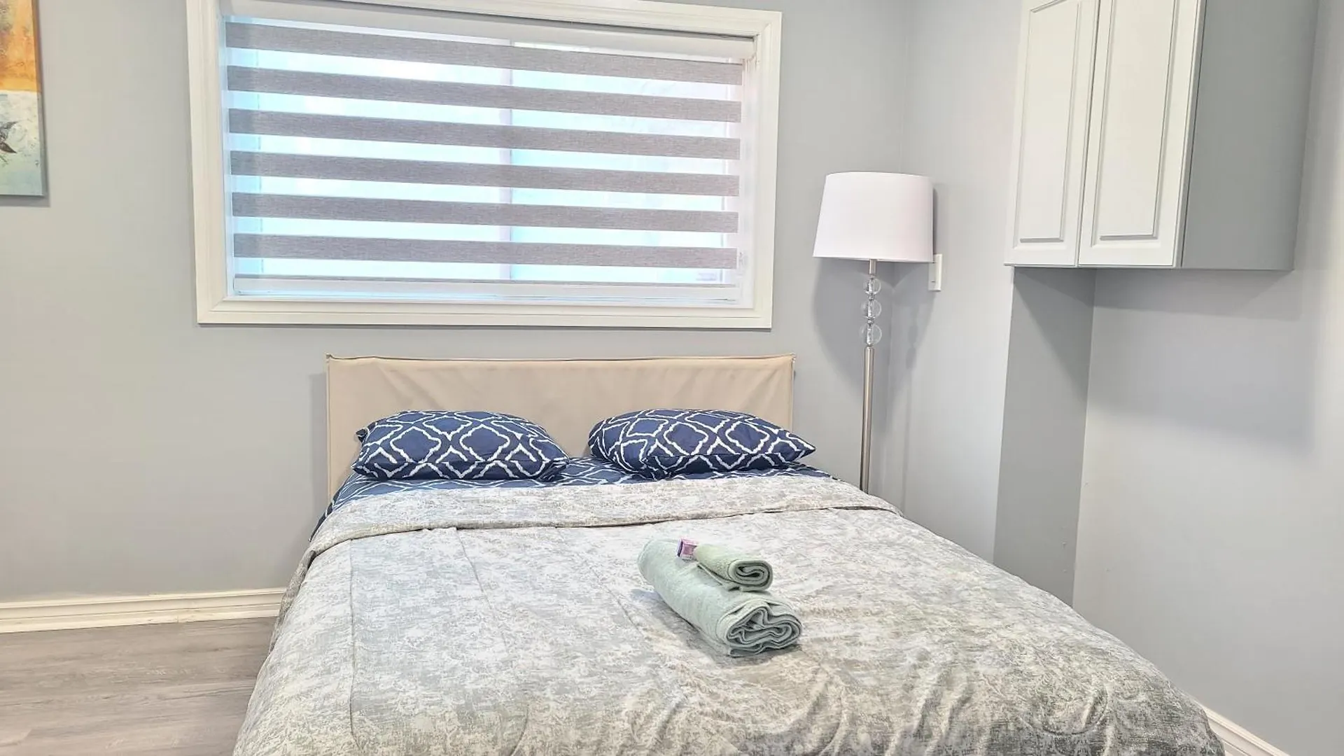 Downtown Ottawa Spacious Room Accommodation Canada
