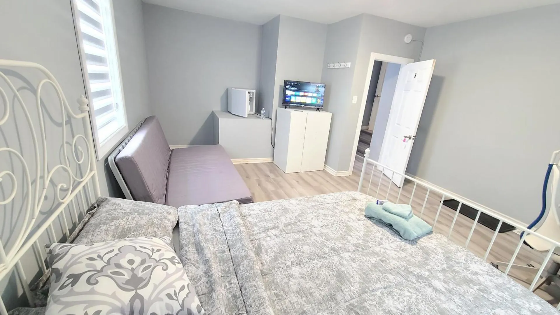 Downtown Ottawa Spacious Room Accommodation